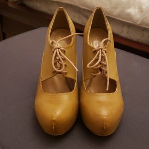 C Label tan Orpha heeled Oxford